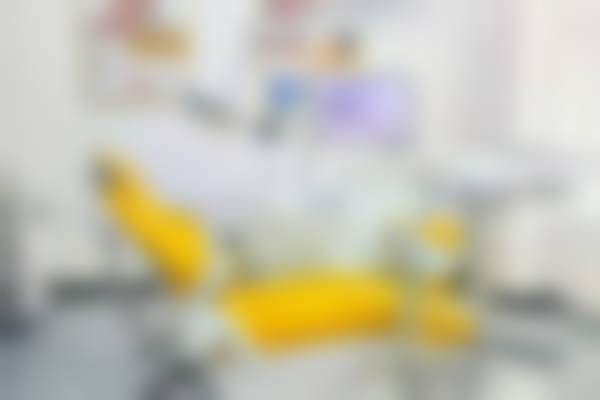 二、库车锐珂口腔门诊部医生团队，打造专精诊疗服务