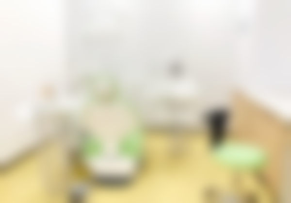 二、上海伊人医院口腔科（种植矫正修复中 心）医生团队，打造专精诊疗服务
